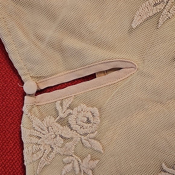 Forever 21 Collection  floral embroidered beige blush overlay lined Medium EUC - Picture 6 of 8